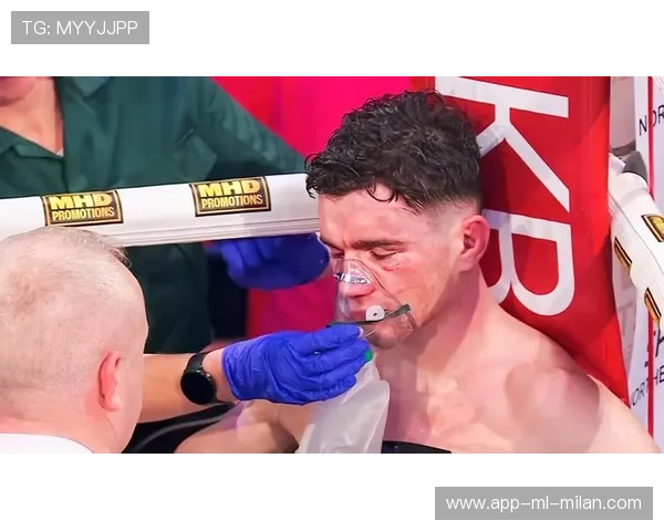 世界拳击夜惊现一拳逆天重击，对手倒地10秒不起