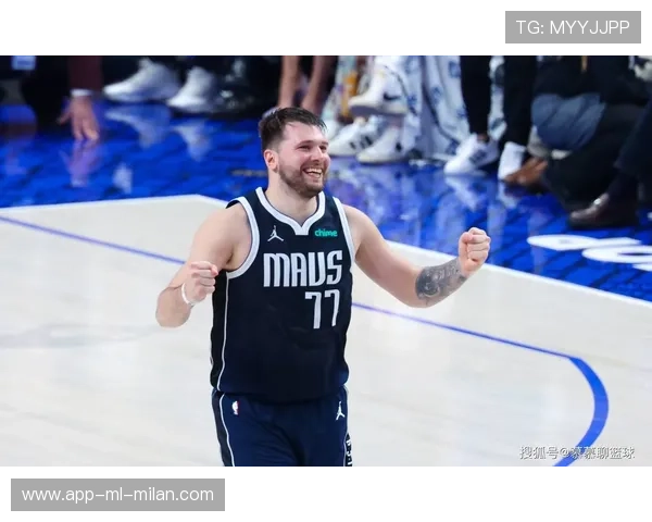 东契奇弧顶三分稳稳命中,独行侠继续扩大领先