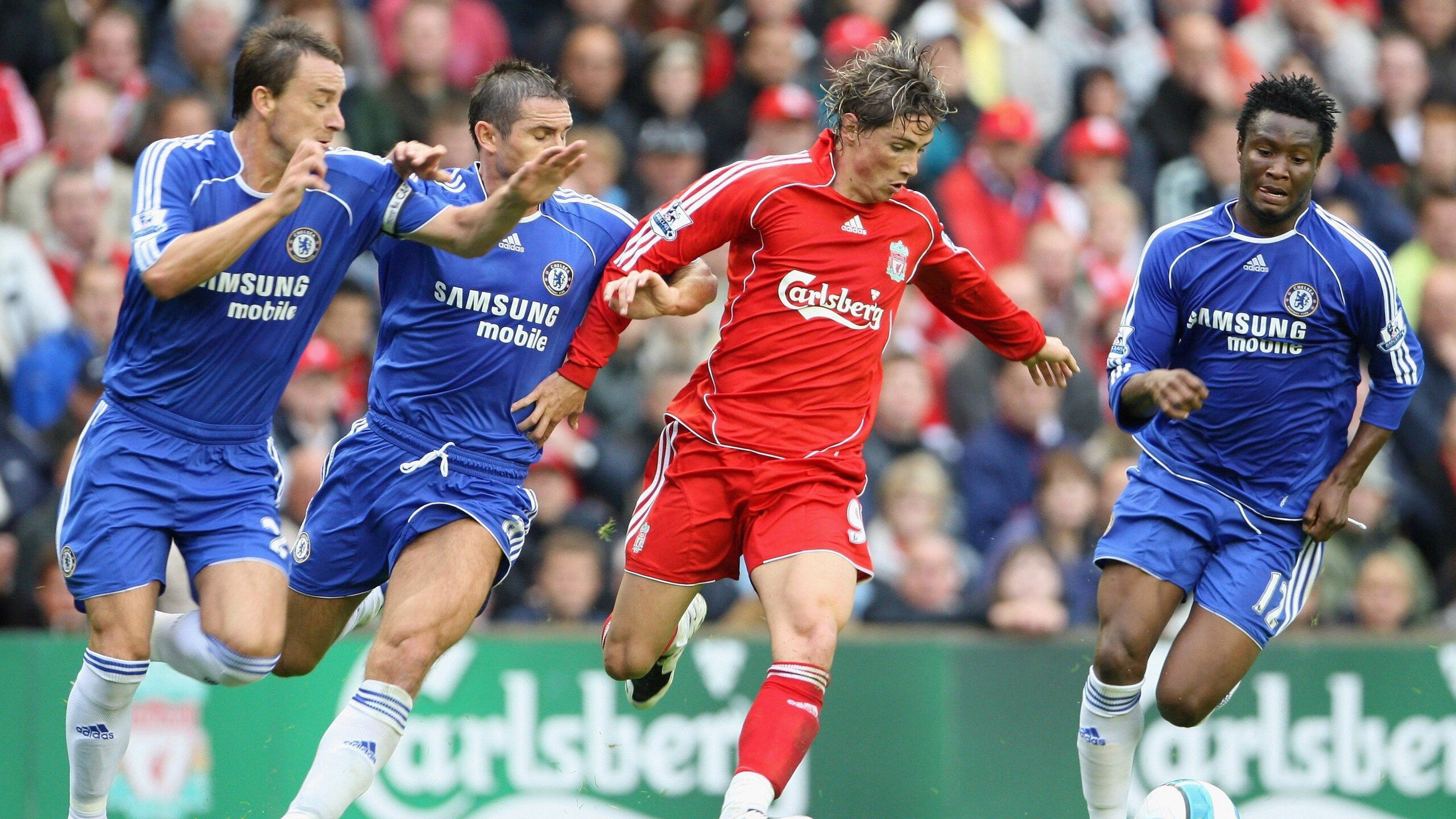 米兰体育官网-詹姆斯带领球队完成逆转锁定季后赛，詹姆斯转了多少次队