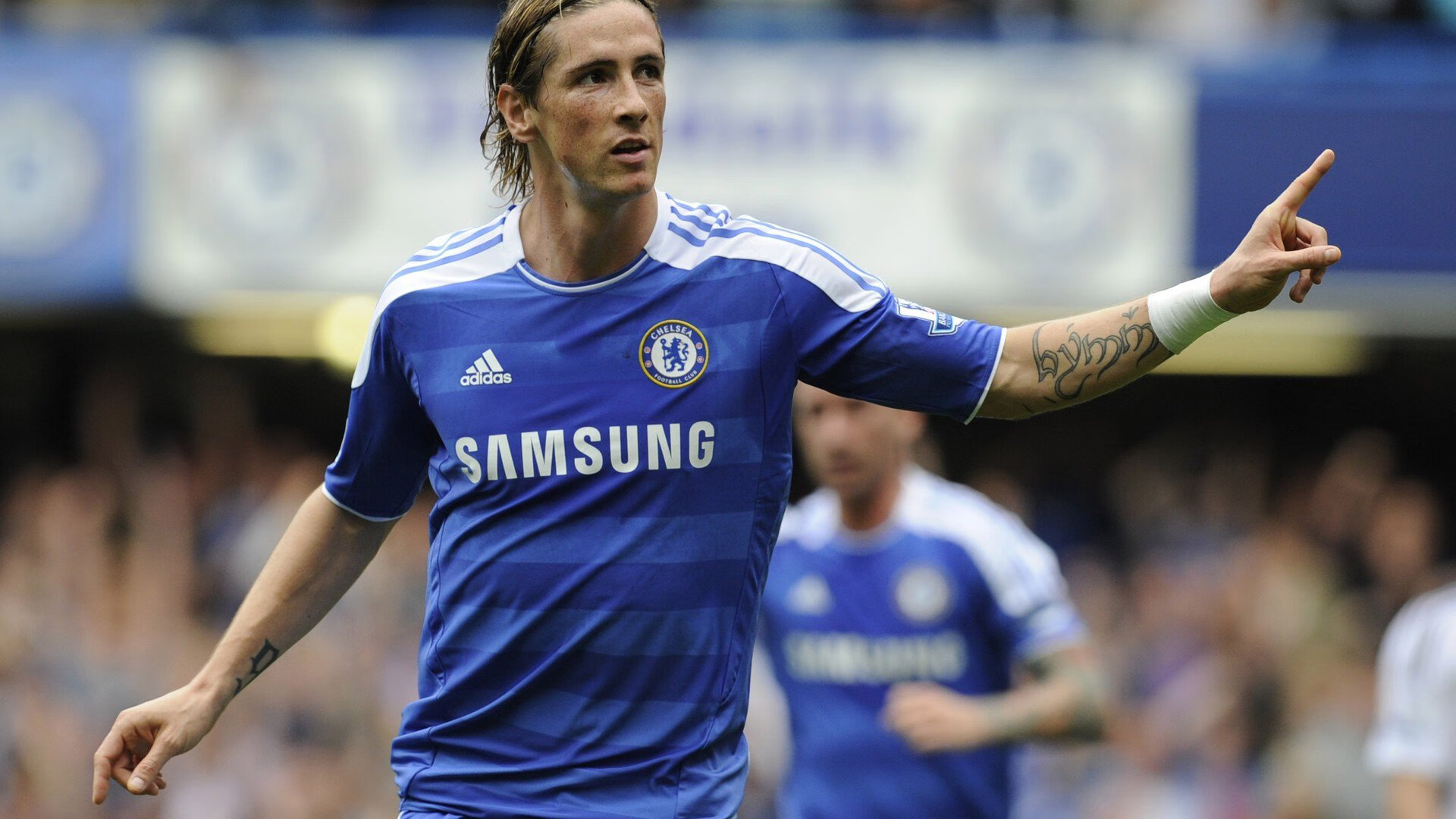 世界杯：多支球队赛后第一时间向球迷看台鞠躬 致谢远道而来的支持